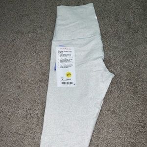 Lululemon leggings 🍋